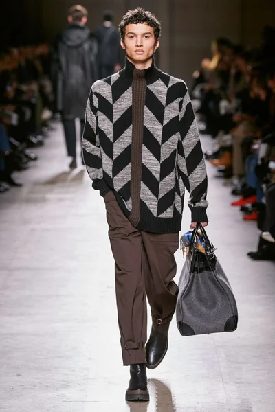 Look 10
